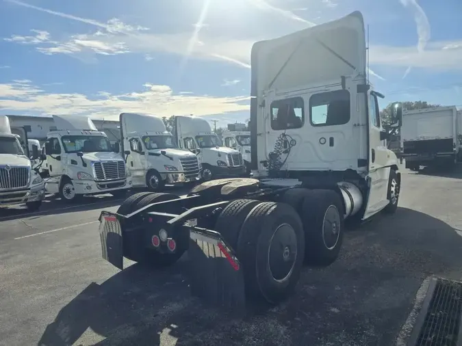 2018 FREIGHTLINER/MERCEDES CASCADIA 125