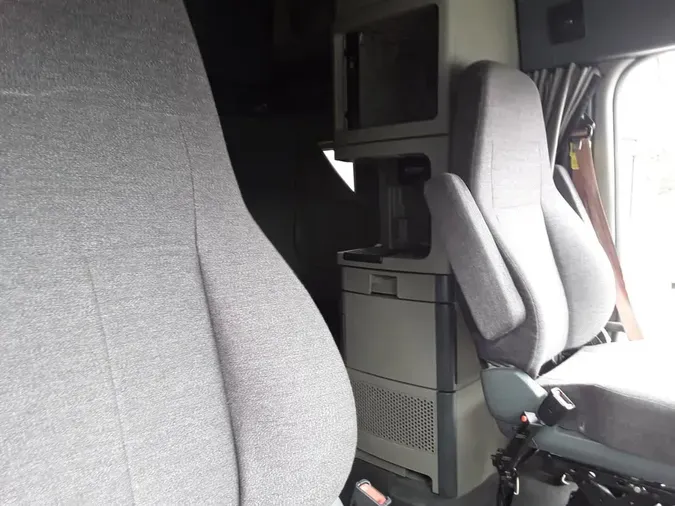 2020 FREIGHTLINER/MERCEDES CASCADIA 125