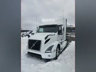 2020 VOLVO VNR640