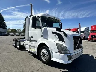 2012 VOLVO VNL64T300