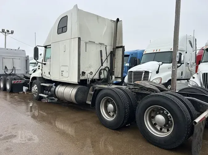 2011 MACK PINNACLE CXU613