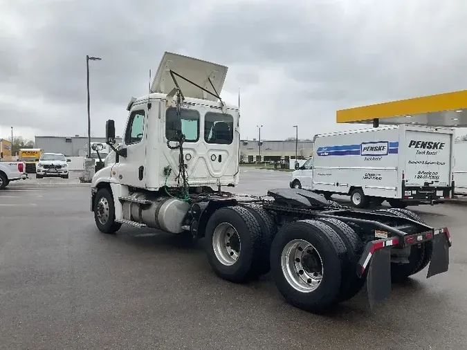 2018 Freightliner X12564ST