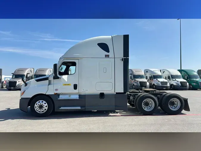 2022 Freightliner Cascadia 126