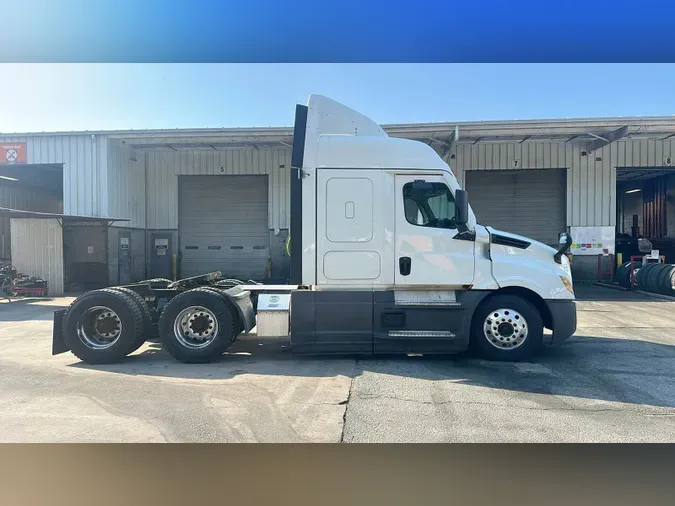 2021 Freightliner Cascadia 126