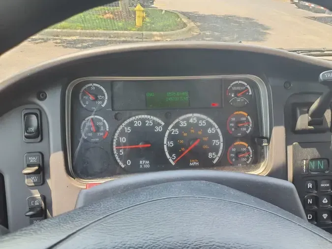 2016 FREIGHTLINER M2 106