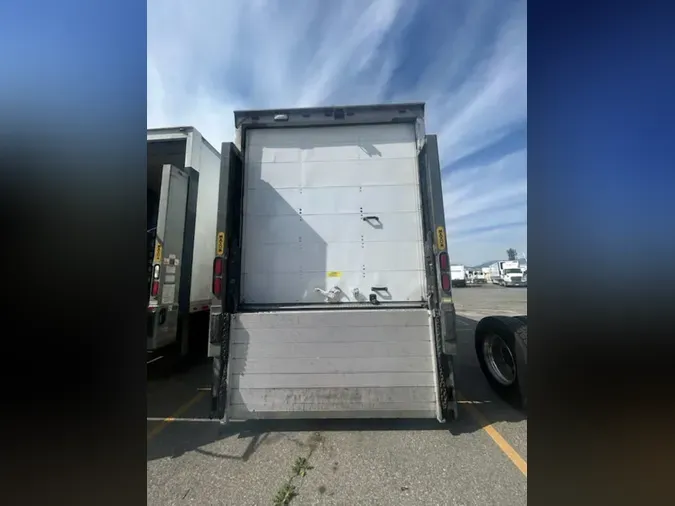 2017 FREIGHTLINER/MERCEDES M2 106