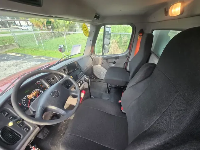 2020 FREIGHTLINER/MERCEDES M2 106