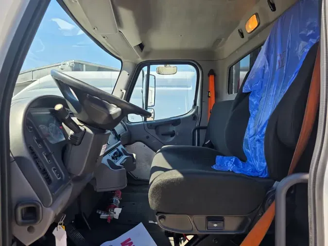 2016 FREIGHTLINER/MERCEDES M2 106