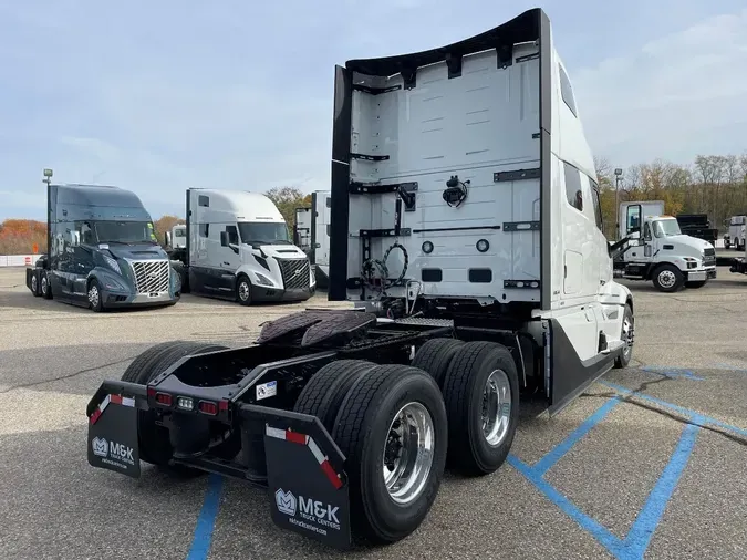 2026 VOLVO VNL64T860