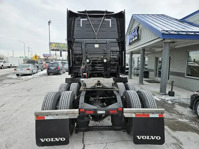 2023 VOLVO VNL64T860