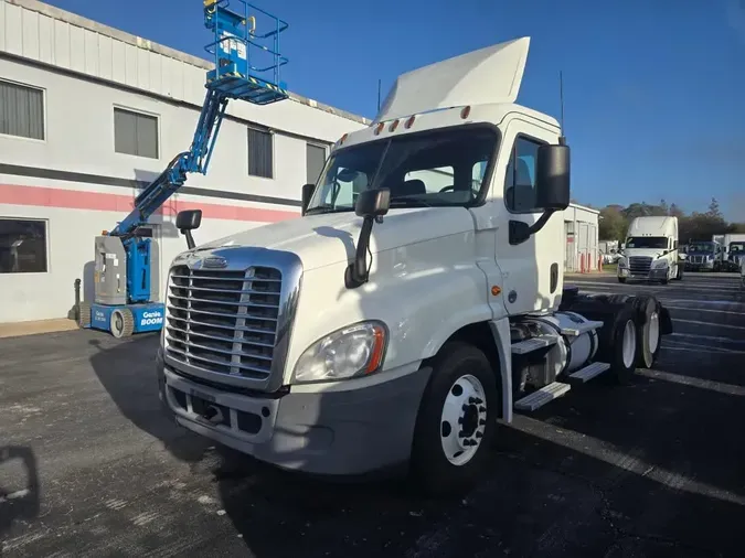 2019 FREIGHTLINER/MERCEDES CASCADIA 125