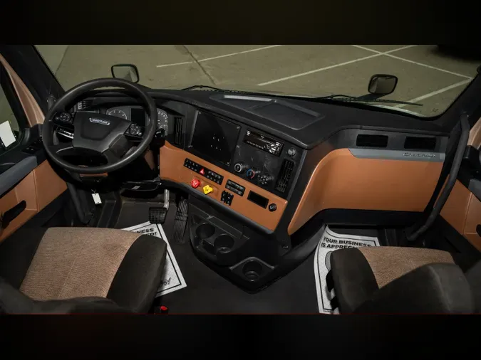 2021 FREIGHTLINER Cascadia 126