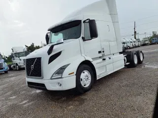 2019 VOLVO VNR64T-640