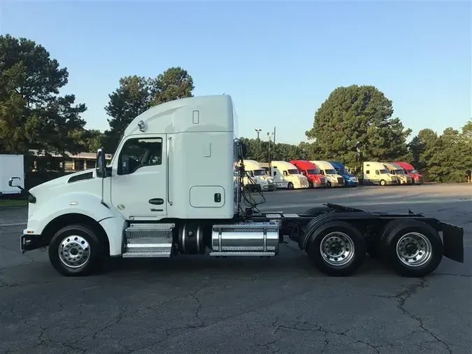 2022 KENWORTH T880