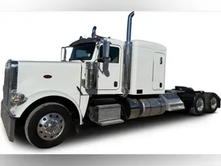 2023 Peterbilt 389