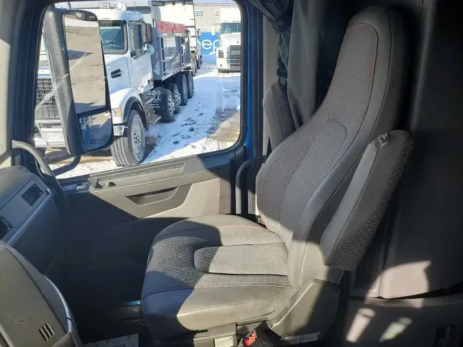 2022 VOLVO VNL64T760