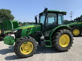 2017 John Deere 5100M