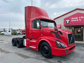 2018 VOLVO VNL64T300