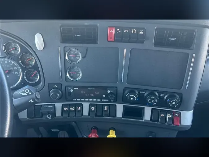 2022 KENWORTH T880