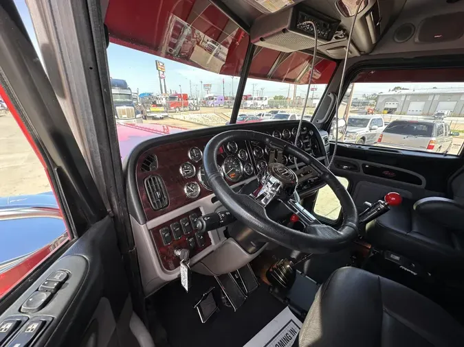 2022 Peterbilt 389