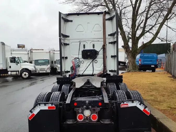 2019 FREIGHTLINER Cascadia 126