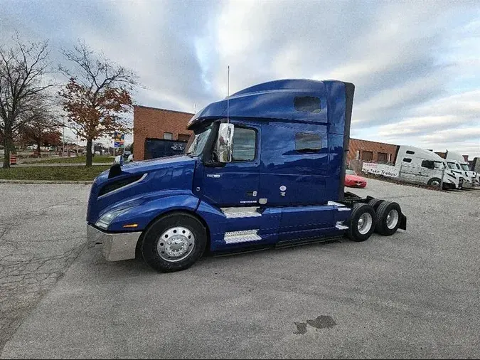 2022 VOLVO VNL760