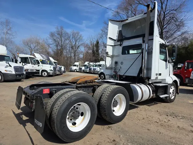 2019 VOLVO VNL64T-300