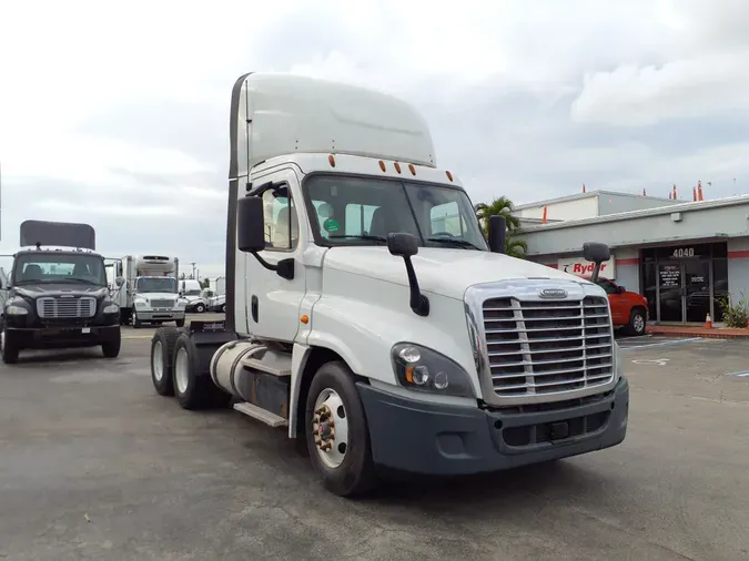 2018 FREIGHTLINER/MERCEDES CASCADIA 125