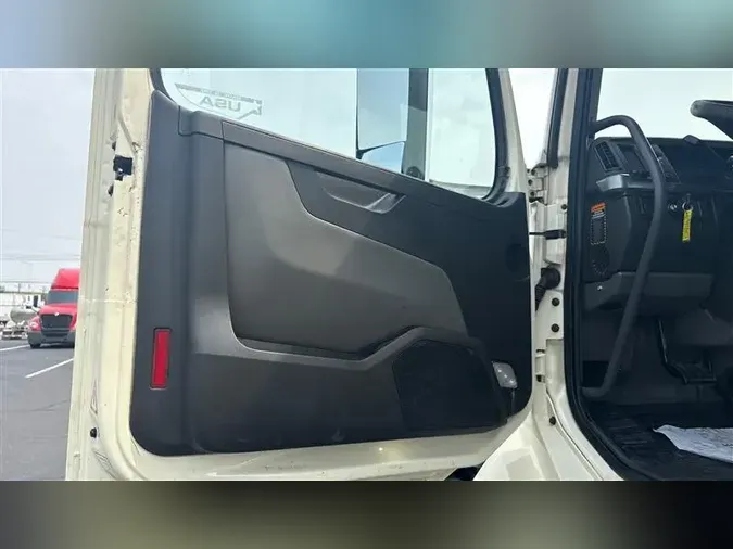 2020 VOLVO VNL300