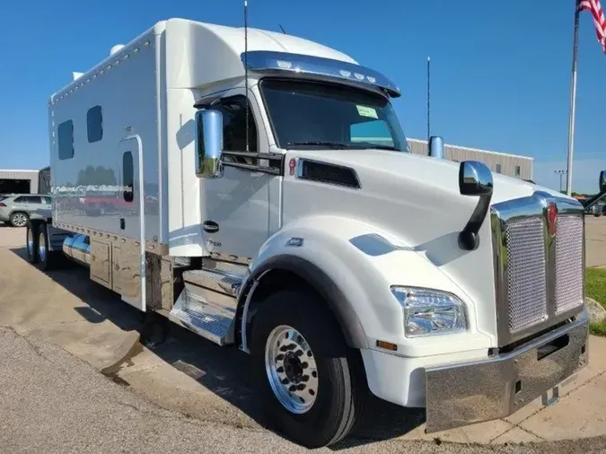 2024 Kenworth T880