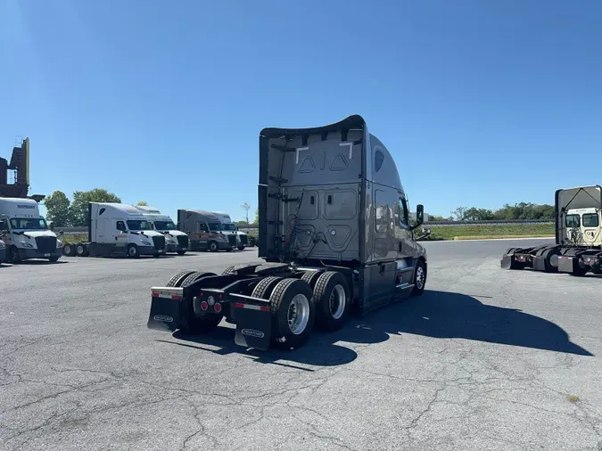 2025 Freightliner Cascadia 126