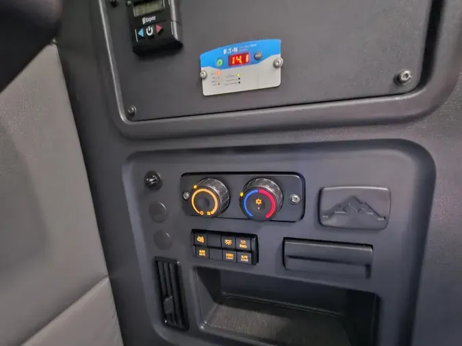 2021 FREIGHTLINER Cascadia 126