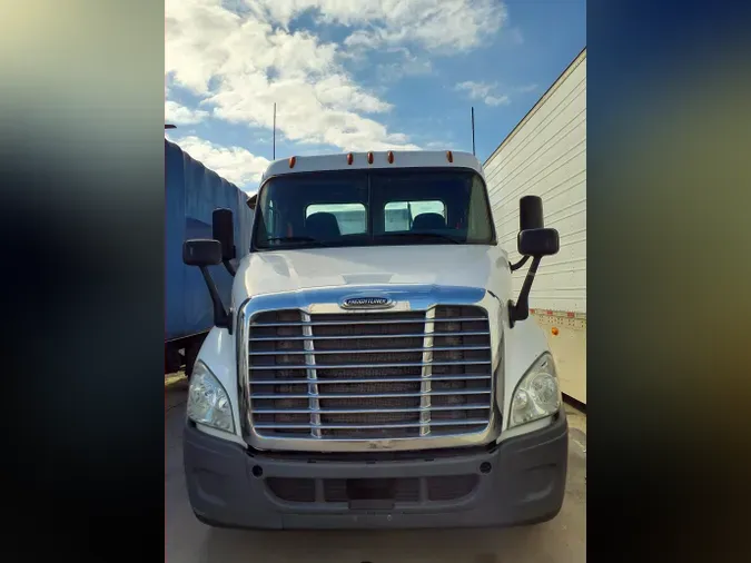 2016 FREIGHTLINER/MERCEDES CASCADIA 113