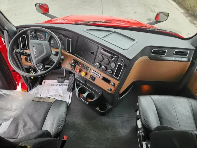 2020 FREIGHTLINER Cascadia 126