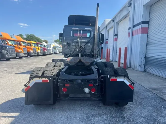 2019 VOLVO VNL64T-300