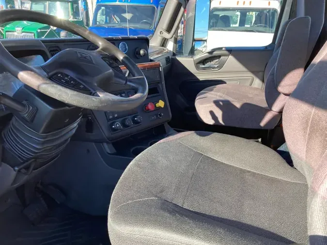 2019 NAVISTAR INTERNATIONAL LT625 DAYCAB T/A