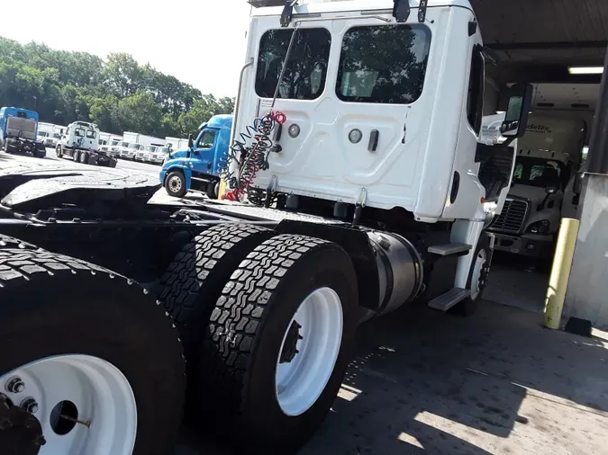 2018 FREIGHTLINER/MERCEDES CASCADIA 125