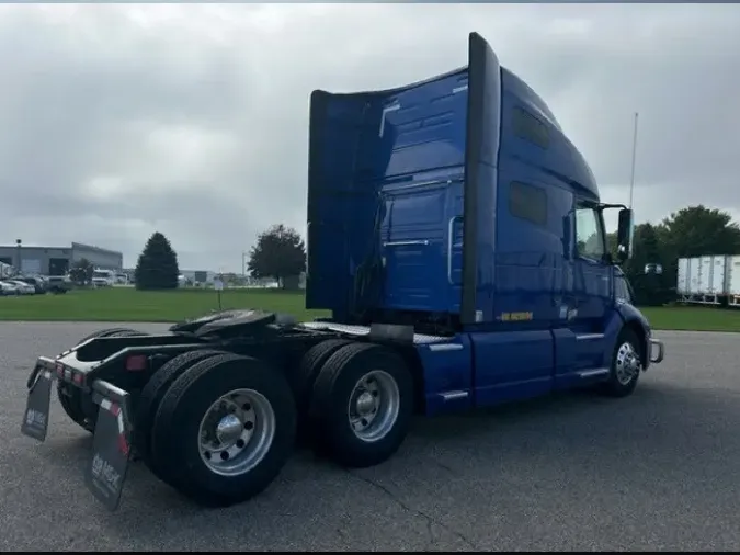 2022 VOLVO VNL64T760