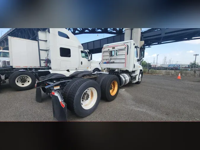 2017 FREIGHTLINER/MERCEDES CASCADIA 125