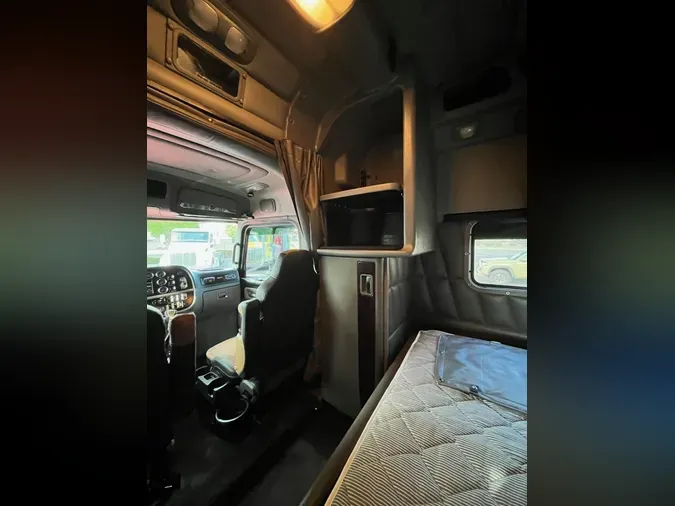 2020 Peterbilt 389