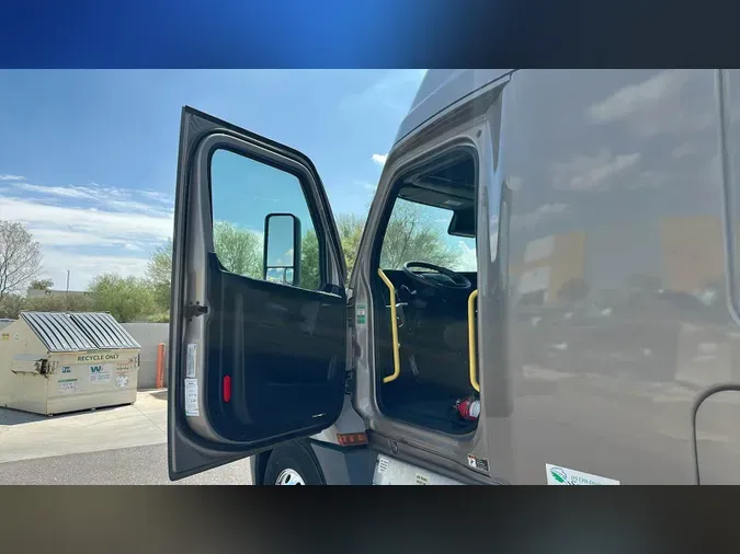 2024 Freightliner Cascadia 126