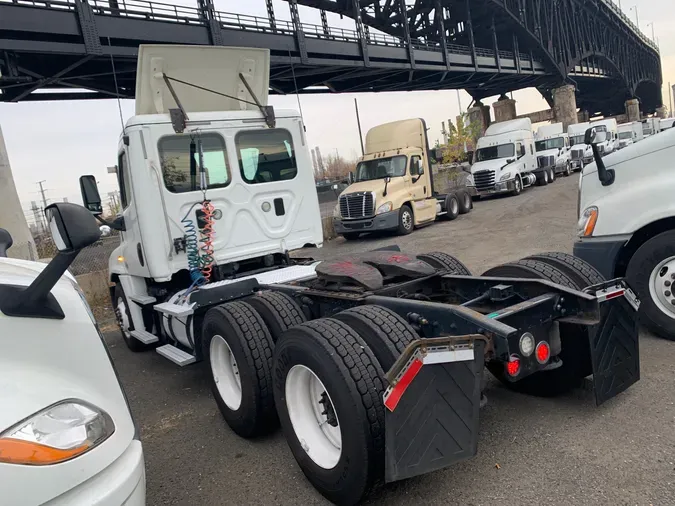 2016 FREIGHTLINER/MERCEDES CASCADIA 125