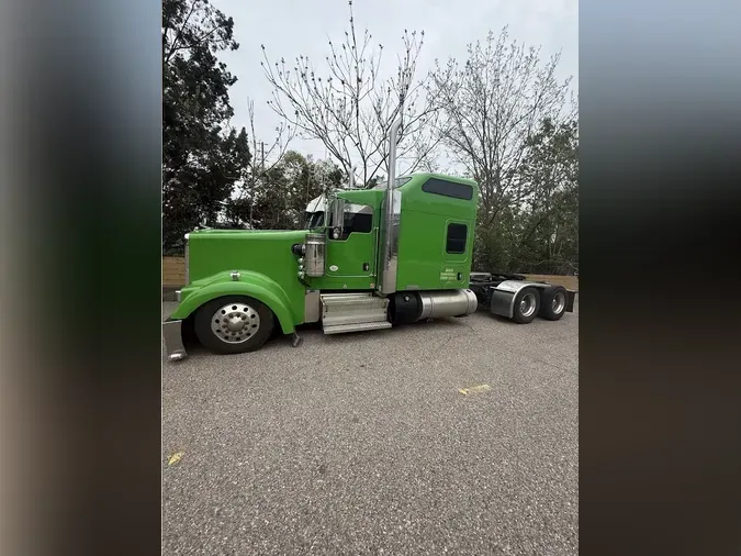 2022 KENWORTH W900