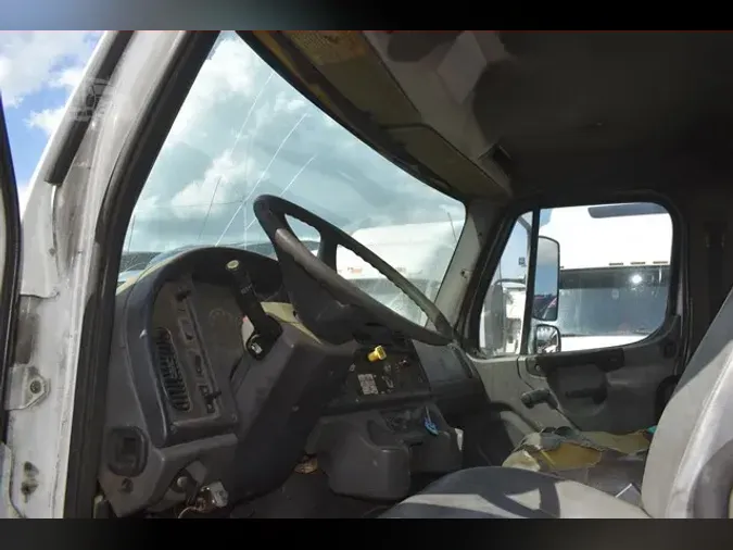 2005 FREIGHTLINER BUSINESS CLASS M2 106