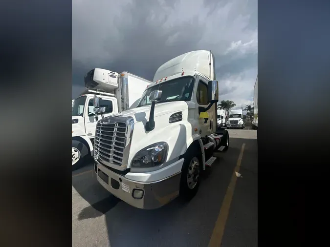 2016 FREIGHTLINER/MERCEDES CASCADIA 113