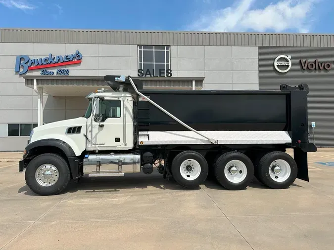 2016 MACK GU713