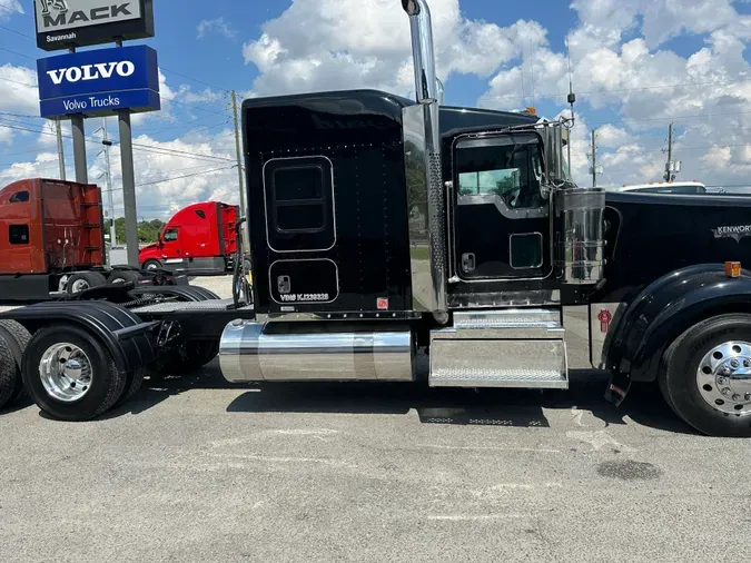 2019 Kenworth W900