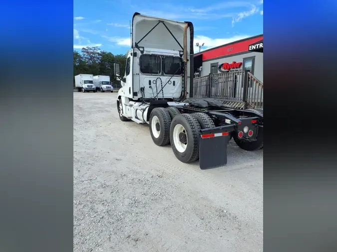 2020 FREIGHTLINER/MERCEDES CASCADIA 125