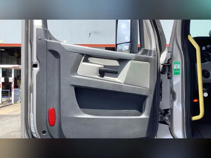 2022 Freightliner Cascadia 126