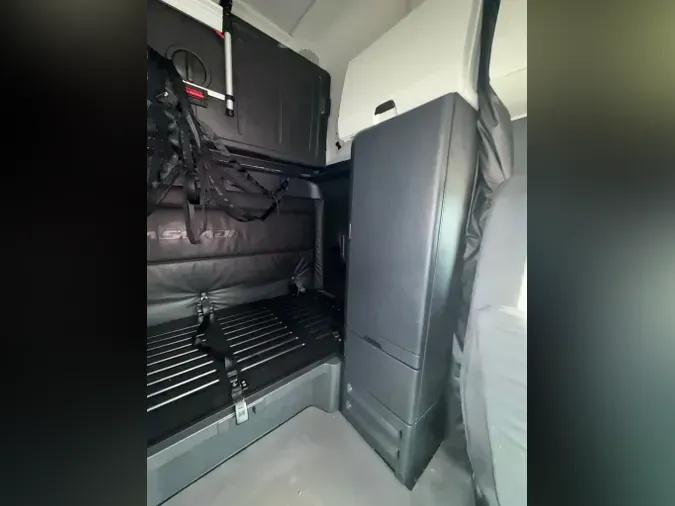 2023 FREIGHTLINER Cascadia 126